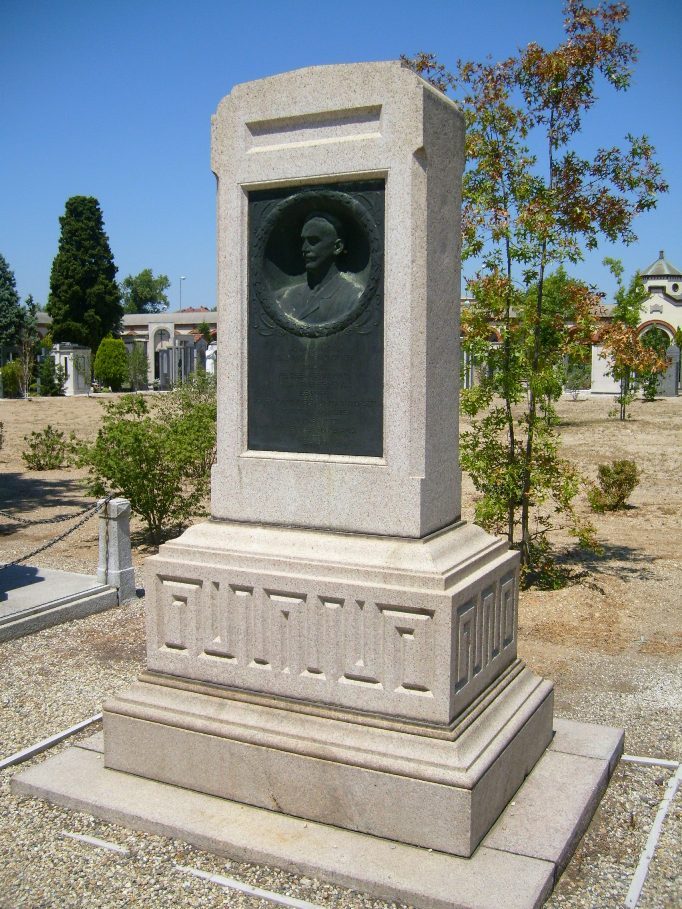 Adelchi Negri's tomb 1, Pavia, Italy.JPG